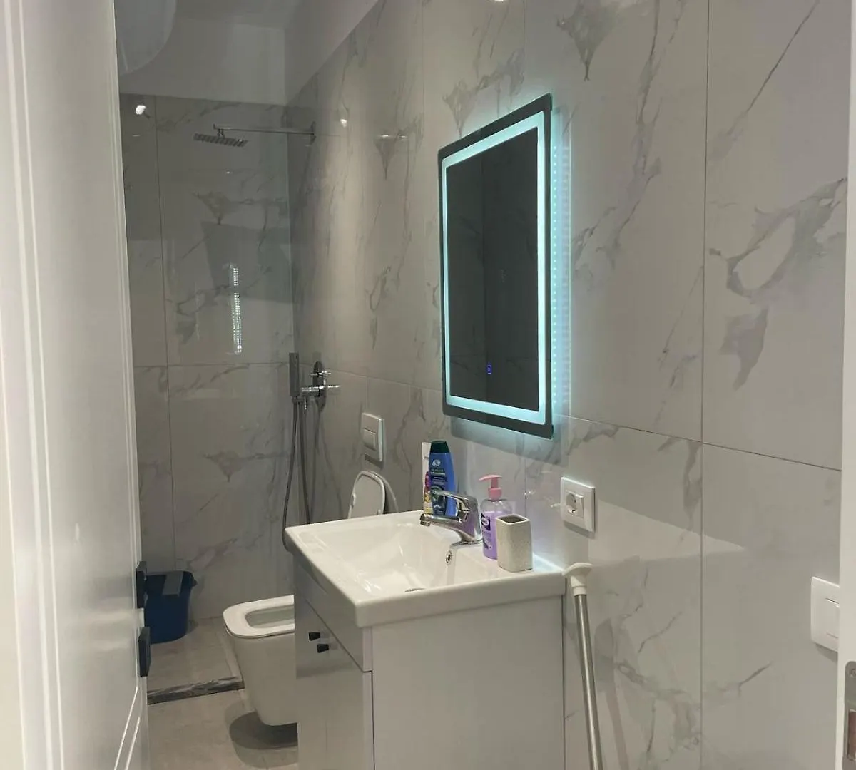 Polisi i Vogel Phenix Apartament 0*, Polisi i Vogel
